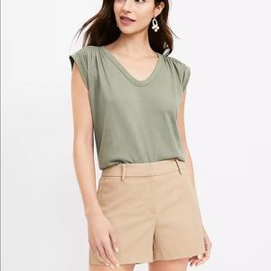 LOFT Riveria Shorts! Size 6! Blue Jean Denim! Gently worn. Like new! 💙💙